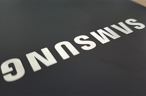 La marque  Samsung  et ses crans interactifs tactiles haut 